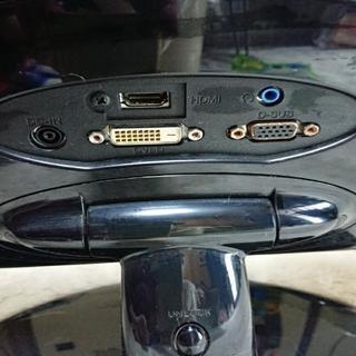 パソコンの薄型モニターの画像