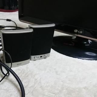 パソコンの薄型モニターの画像