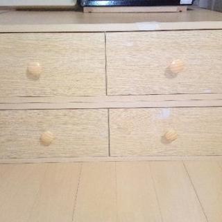 押入れ用収納タンスです。二つ