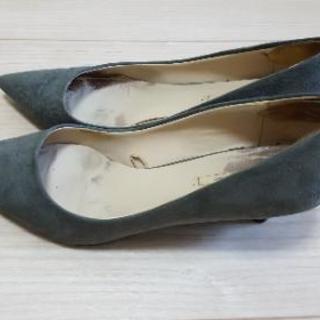 ZARA、REGALパンプスの画像