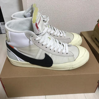 どちらもSNKRSで購入しました。  領収書添付あり。  付属品全てございます。  ブレザーに関しましては着用しておりましたが、このサイズでこの状態のものは現在市場に少ないと思われます。（27.5cm）  AIR MAXに関しましては着用1回の極美品です。  ソールの汚れは綺麗にして、配送させていただきます。（28cm）  是非、ご検討下さいませ。  コメントお待ちしております。の画像