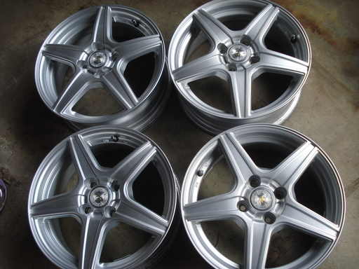 コンパクト車用　15インチ　アルミホイール　フィット・ヴィッツ・キューブetc