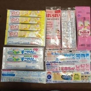 未開封新品 明治 ほほえみ らくらくキューブ 116袋分＋おまけの画像