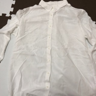 4/19日まで ユニクロ シャツの画像