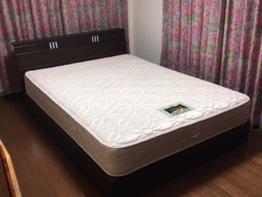 ダブルベッド ＆ シモンズマットレス おまけの棚つき