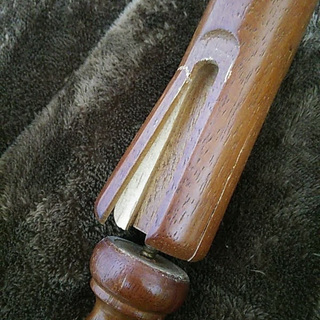 【0円】補修でまだまだ使えます♪ウッディなポールハンガーの画像