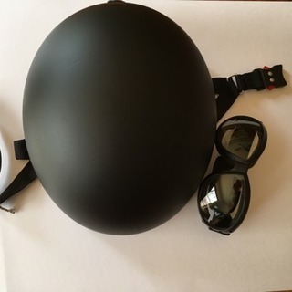 バイク用ヘルメットとゴーグル