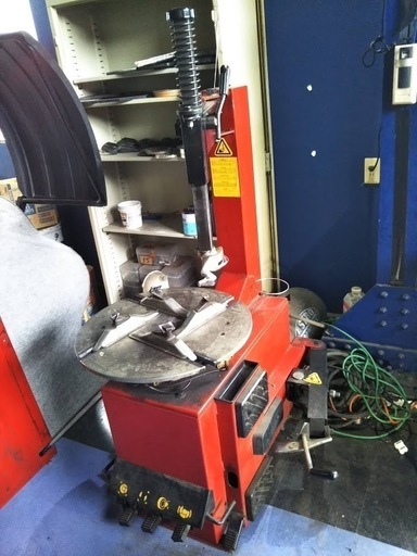 見学OK【工具/設備です】100Vタイヤチェンジャー【訳あり品】富山市手渡し限定　自宅ガレージ用に100V【発送不可】富山市引き取り限定　要修理品 ジャンク品 故障品　100ボルト 中古タイヤチェンジャー コンセント対応