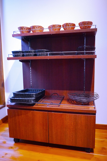 【店舗の物販に最適♪】オシャレな陳列棚【発送不可/直受け渡しのみ新宿区】