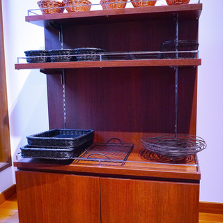 【店舗の物販に最適♪】オシャレな陳列棚【発送不可/直受け渡しのみ新宿区】
