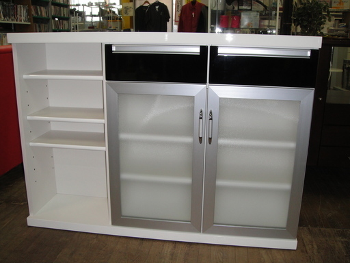 キッチンカウンター　収納スペース付き