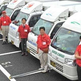 プロの軽貨物トラッカーになって、マイ軽トラを相棒に、企業貸切直送便専門で、西に東に走りまくり、稼ぎまくりませんか！671,591円⇒クール車専属契約者2018年12月度平均報酬額（宅配便のご案内は御座いません）一便毎に数千円から数万円の売上が発生する「完全出来高制」でやりがいたっぷり。又、オーナードライバー（自営）なので休みも、時間も、エリアも全て自分で決められます。全国荷主様（企業）約8万社,契約オーナードライバー約3,000名のスーパーカーゴグループでは、新しい仲間を募集中です！の画像
