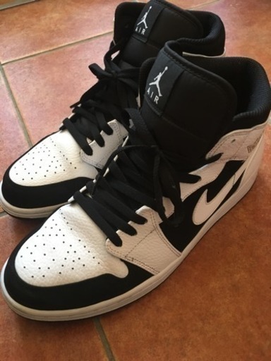 NIKE エアジョーダン1  白/黒