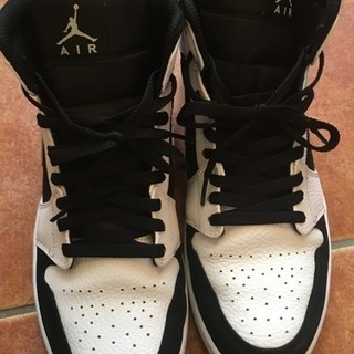 NIKE エアジョーダン1  白/黒の画像