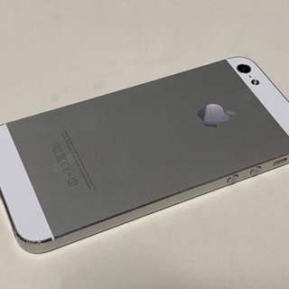 iPhone 5 32GB au 判定○ モバイルバッテリー付き 激安！の画像
