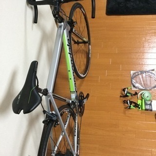 室内保管 キャノンデール CAAD12 ロードバイクの画像
