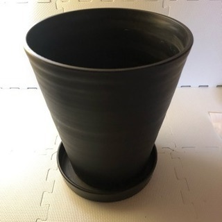 植木鉢 高さ320 中古品プラスチックの画像