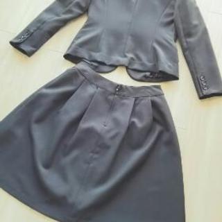 黒のスーツの画像