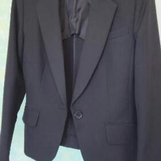 黒のスーツの画像