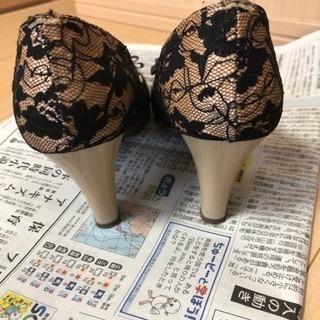 キレイめ 黒 レース パンプスの画像