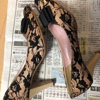 キレイめ 黒 レース パンプスの画像