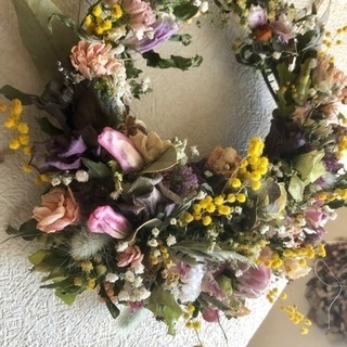 この春採れたお花のみで作る三日月リースの画像