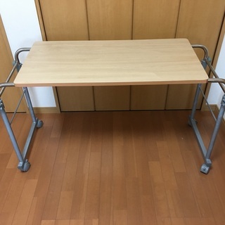 ベッドテーブル