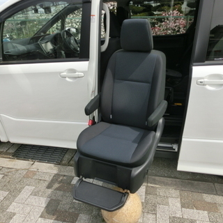 ★２６年ヴォクシーＺＳ　サイドリフトアップシート　検査３３年６月　両側パワスラ　バックカメラ　ナビ＆ＴＶ　ＥＴＣ　ドラレコの画像