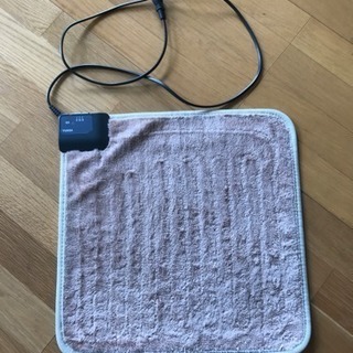 お尻一つ分 ミニホットカーペット 200円 約40×40cm