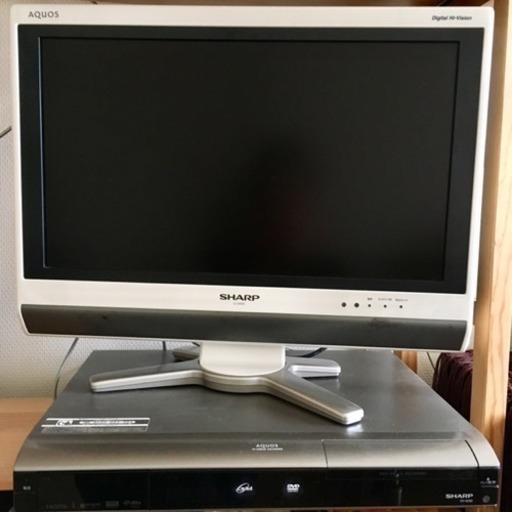 SHARP AQUOS 液晶カラーテレビLC-20D50とデジタルハイビジョンレコーダー(DV-AC82)