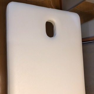 マッサージベッド有孔オフホワイトの画像