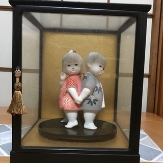 ガラスケース入り博多人形