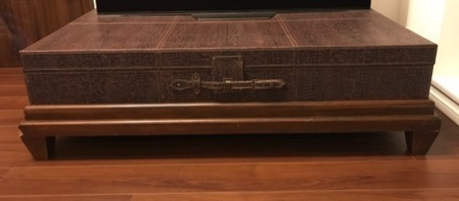 スペイン製アンティーク革トランクローテーブル  隠し収納付き