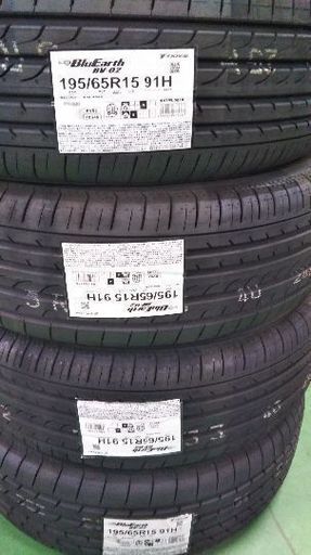 195/65R15 ヨコハマブルーアースRV02新品未使用品