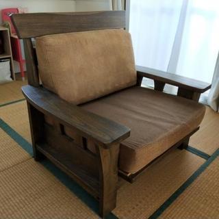 一人用ソファ（木製）の画像