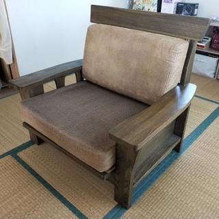一人用ソファ（木製）の画像