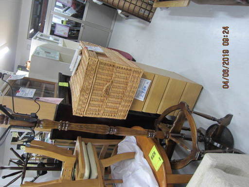 リサイクルショップのダイトーです。お持ち帰り価格　オールド　カリモク　スタンドハンガー　帽子掛け