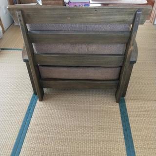 一人用ソファ（木製）の画像