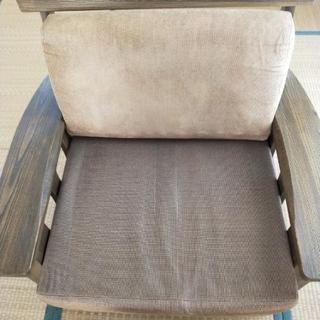一人用ソファ（木製）の画像