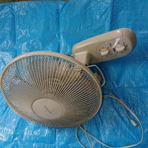 壁付け用扇風機です。