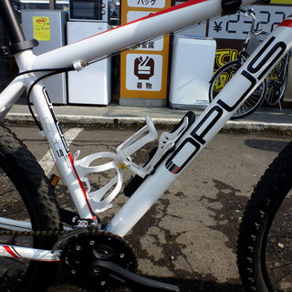 手稲リサイクル Opus(オーパス) STRAT(ストラト) 1.0 L  白 XL ￥34,800-の画像