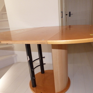 [無料 もらってください]ダイニングテーブル（北欧の家具）の画像