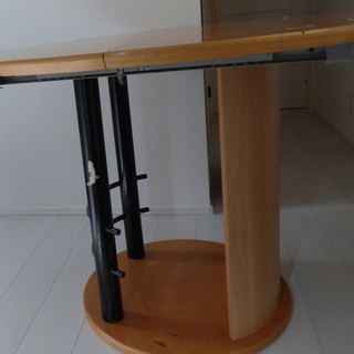 [無料 もらってください]ダイニングテーブル（北欧の家具）の画像