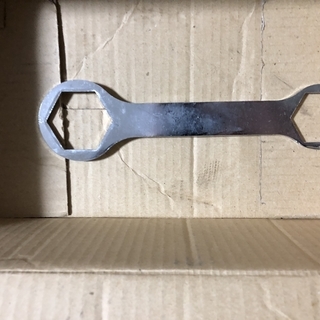 スクーター工具とチェーンカッター譲ります。