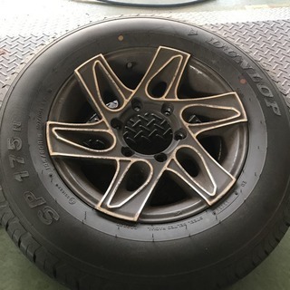 ハイエース タイヤ&ホイールの画像