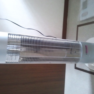 縦型の電気ストーブ