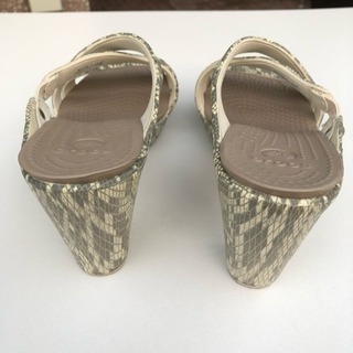 クロックス サンダル ヒール 23センチの画像