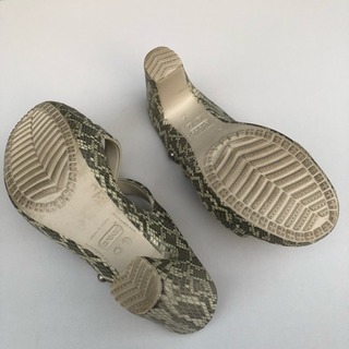 クロックス サンダル ヒール 23センチの画像