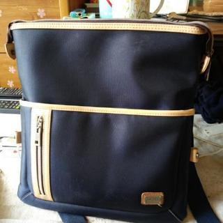 肩掛けバック。斜めがけです。