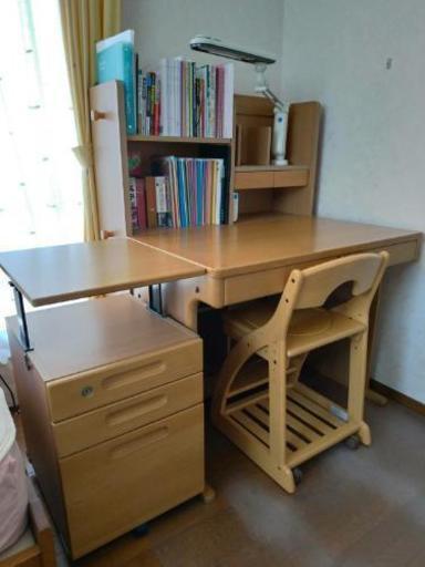 ニトリの学習机と椅子★現在取引中です★